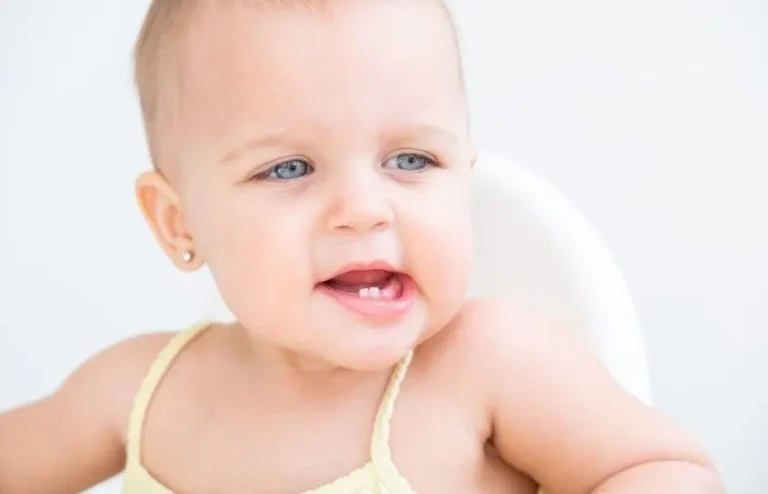 Stillen mit Zähne, Schmerzen beim Stillen, Stillberatung Steffi Weiss, Stillen Köln